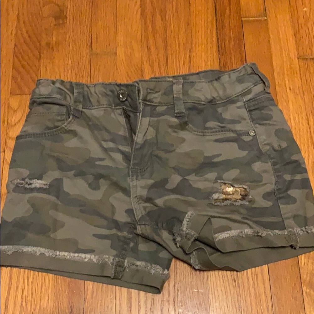 Camo shorts with Gold Sequins💛!
